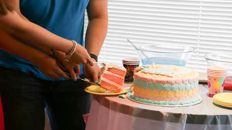 Un artefacto casero para disparar polvo de colores mata a una mujer durante una fiesta familiar en EE.UU.