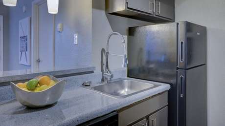 Encuentran el cadáver de una millonaria dentro de un refrigerador