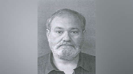 Acusan de homicidio negligente al abuelo de una bebé que murió al caer desde lo alto de un crucero