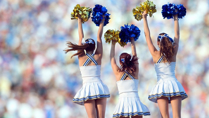 VIDEO: Un padre repite una rutina de porrista desde una tribuna para apoyar a su hija y enamora a la Red