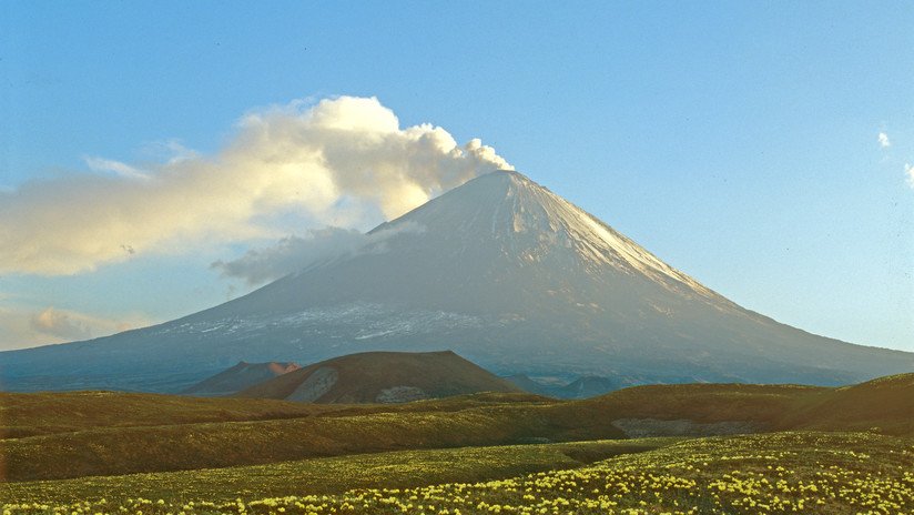 Entra en erupción el volcán activo más alto de Eurasia