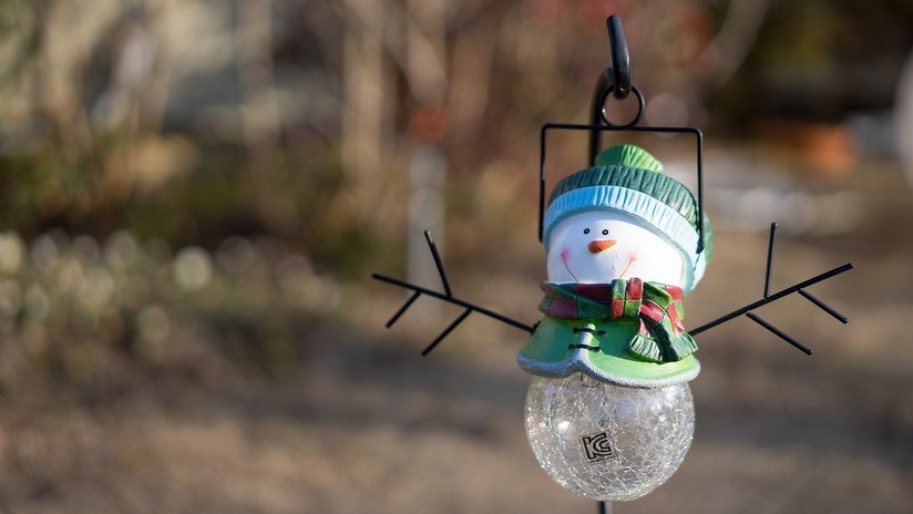 Ordenan a una familia de EE.UU. que retire un muñeco de nieve navideño por adelantarse demasiado a las fiestas