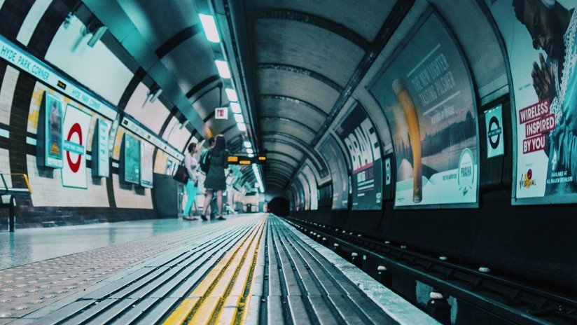 VIDEO: Un hombre se desmaya, cae a las vías del metro de Sao Paulo y el maquinista lo salva en el último segundo