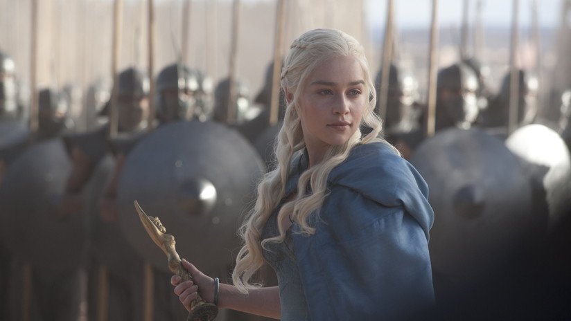 Emilia Clarke afirma que fue presionada para desnudarse para no "decepcionar " a sus admiradores de 'Juego de tronos'