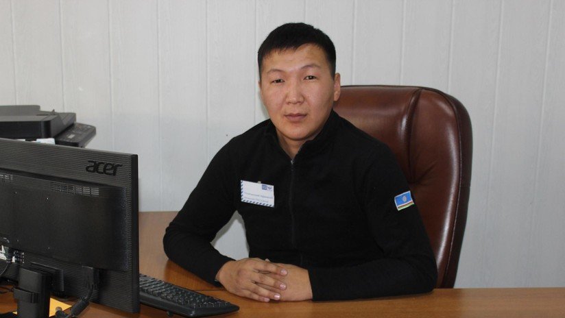 Cartero ruso camina 10 días atravesando 350 kilómetros de ríos y bosques para entregar 97 kilos de cartas