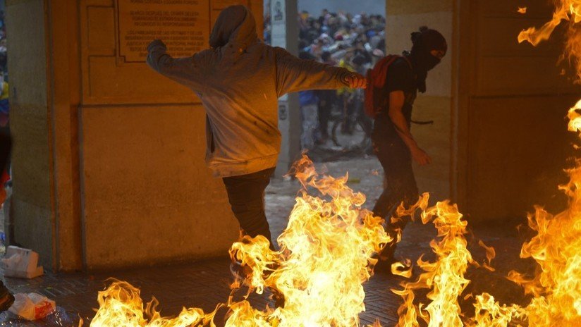 Duque condena "el vandalismo puro" durante la jornada del paro nacional, que no representa "el espíritu de los marchantes colombianos"