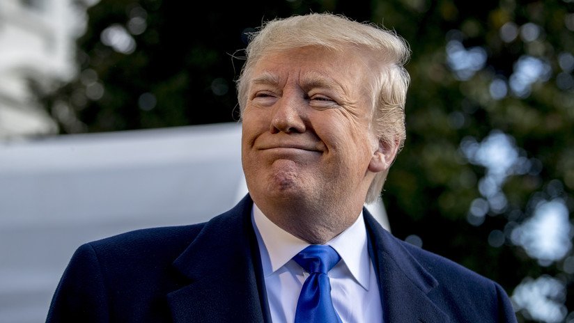 Subastan por precio récord un libro firmado por Trump en 1987 con "una inscripción profética" que se cumplió