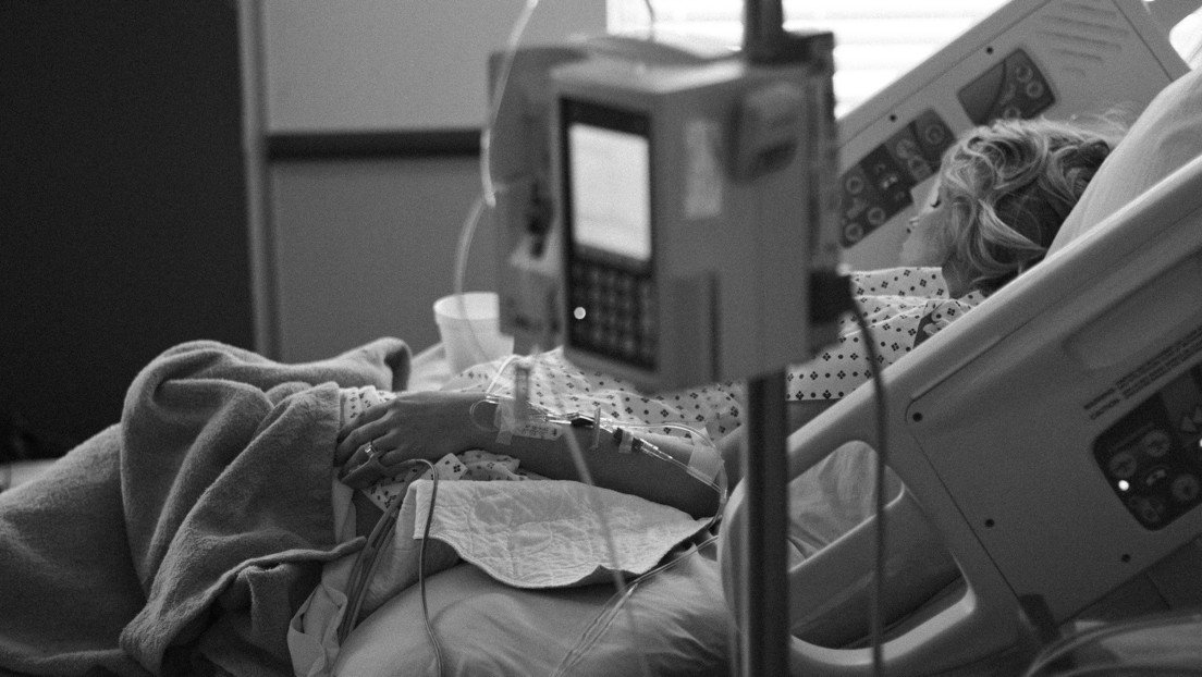 Solo se comunicaba con los ojos: una mujer sufre una extraña parálisis general tras consumir opioides y cocaína