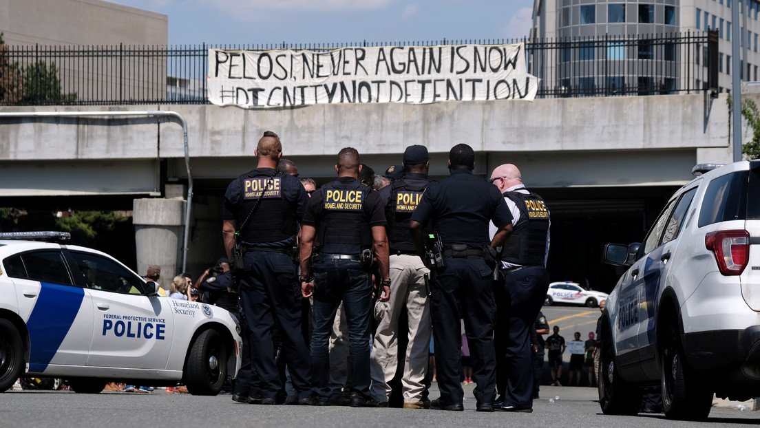 EE.UU. crea una universidad falsa para deportar a migrantes ilegales y 250 estudiantes acaban detenidos