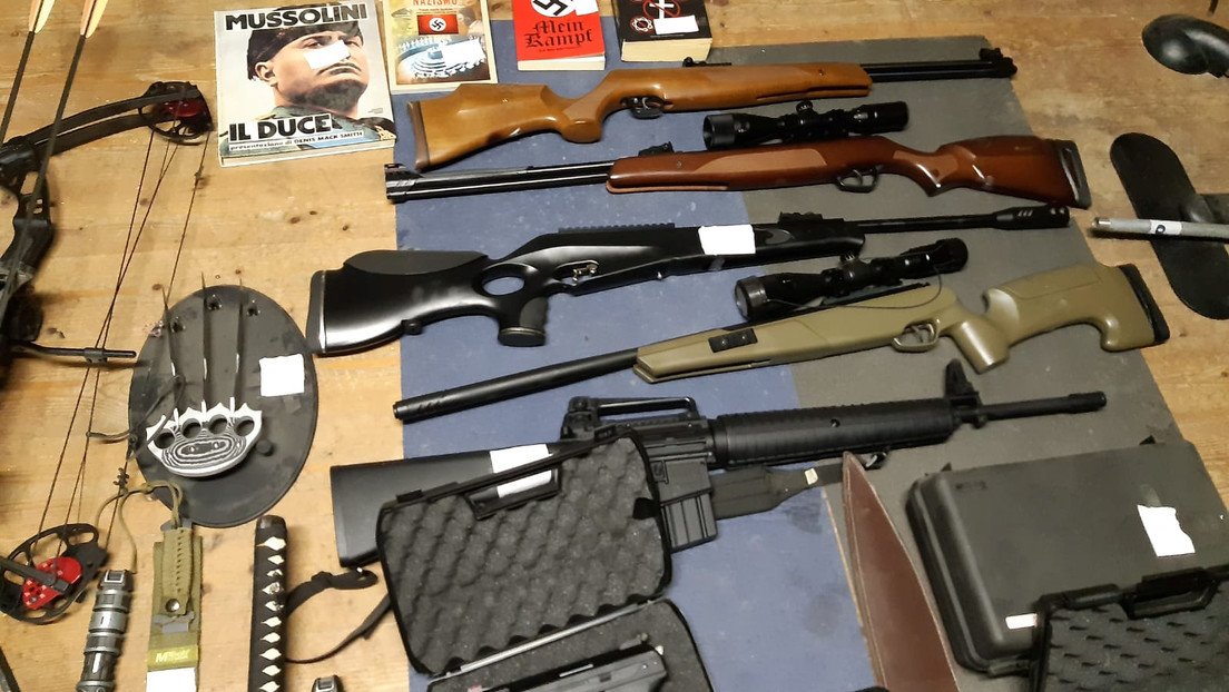Pancartas con esvásticas, explosivos y armas: descubren en Italia un complot para formar un partido nazi