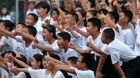 ¿Mejora del rendimiento en el aula? Prueban en China un dispositivo que controla los niveles de atención