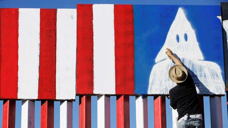 EE.UU.: Indignación en Tennessee por un grupo que se 'disfrazó' al estilo Ku Klux Klan en Halloween (VIDEO)