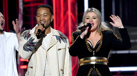 Un cantante estadounidense reescribe una clásica canción para quitarle su rasgo machista