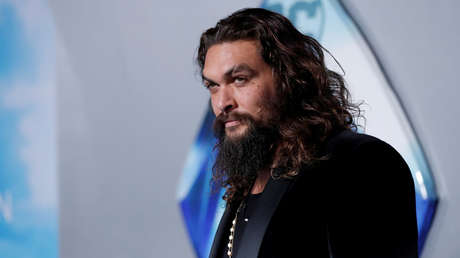 VIDEO: Un actor de 'Juego de tronos' da un "beso con galleta" a un oso 'por amor al arte'