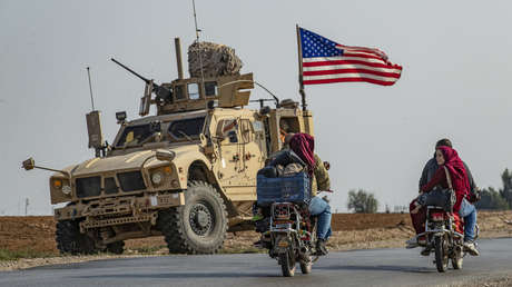 "Es como un póster gigante de reclutamiento para el EI": Biden critica la decisión de Trump de "proteger" los campos petroleros de Siria