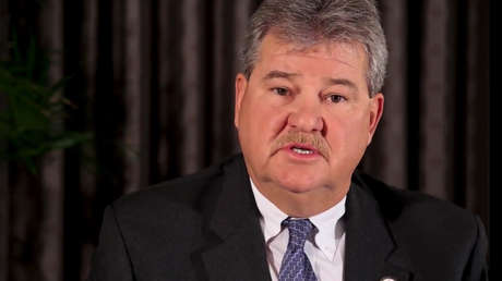 Arrestan a un alcalde de Alabama que fue grabado abofeteando a una empleada