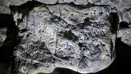 FOTOS, VIDEO: Científicos logran reproducir las 'marcas de brujas' hechas hace siglos en una cueva del Reino Unido