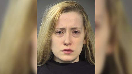 Una actriz dispara a un personaje en una película y luego el equipo de rodaje descubre que es sospechosa del asesinato de su tío en la vida real