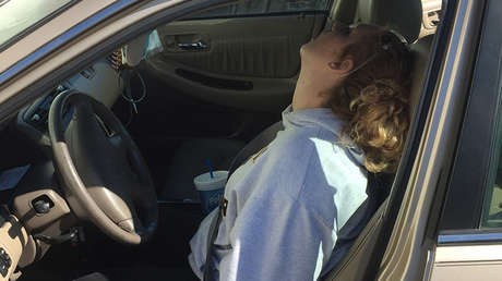 Se volvió viral su foto casi muerta al volante por sobredosis y ahora muestra cómo luce 3 años después, tras superar la adicción