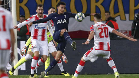 VIDEO: La dramática jugada que hizo sufrir a los aficionados de los dos equipos en un partido de la Champions
