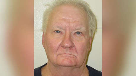 Un asesino afirma haber cumplido su cadena perpetua al morir y resucitar en una operación. La corte tiene otra opinión