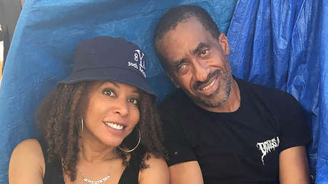 Graduado de Yale que trabajaba en Wall Street se vuelve adicto y acaba en la calle, pero otra egresada le ofrece su ayuda