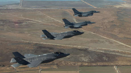 Cazas F-22 y F-35 compartirían datos con una nave espacial secreta de EE.UU.
