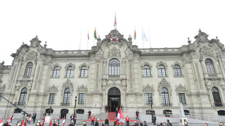 Perú abre su espacio aéreo para que un avión busque a Evo Morales en Bolivia