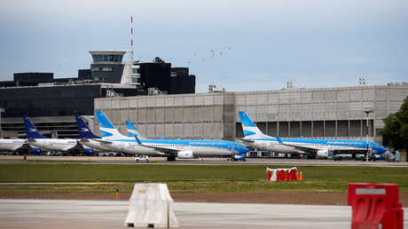 Un reconocido deportista argentino agrede a su pareja a bordo de un avión