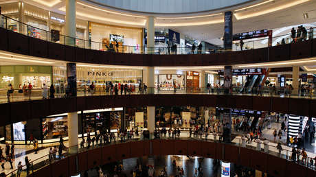 VIDEOS: Fuertes lluvias provocan la inundación de un imponente centro comercial en Dubái