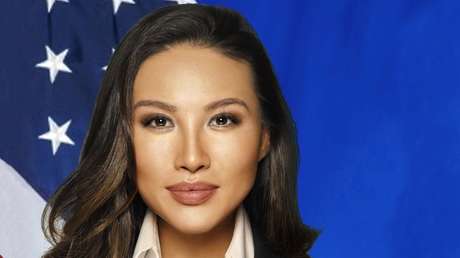 Decoró su currículum con una falsa portada en TIME y se ganó un buen puesto en el Departamento de Estado