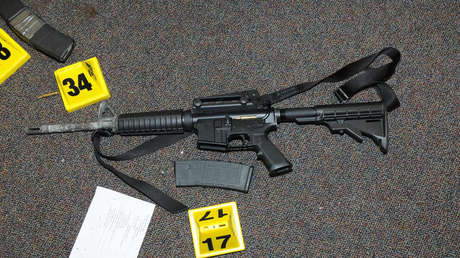 EE.UU.: Autorizan a familiares de víctimas de una masacre escolar a demandar al fabricante del arma utilizada