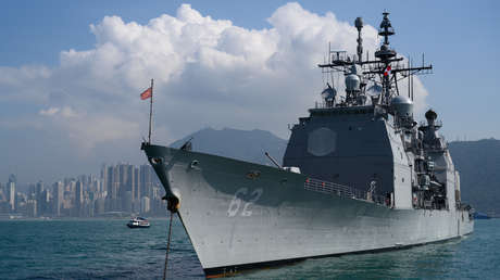 El crucero lanzamisiles estadounidense USS Chancellorsville atraviesa el estrecho de Taiwán (FOTOS)
