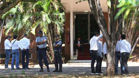 Representantes de Guaidó asedian la Embajada de Venezuela en Brasil (VIDEO)