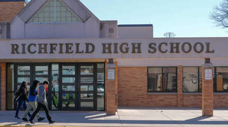 Escuela de EE.UU. se disculpa por arrojar a la basura el almuerzo de decenas de alumnos que tenían deudas mayores a 15 dólares