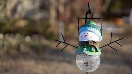 Ordenan a una familia de EE.UU. que retire un muñeco de nieve navideño por adelantarse demasiado a las fiestas
