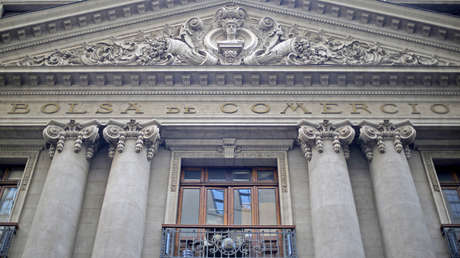 La Bolsa en Chile sube más de 6 % y el dólar baja tras el acuerdo para una nueva Constitución