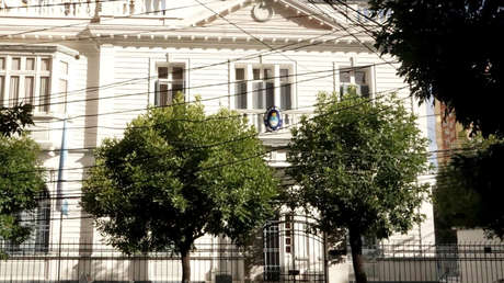 Embajador argentino en Bolivia: "No sé cuáles son los periodistas alojados en la Embajada, yo solo veo fútbol"