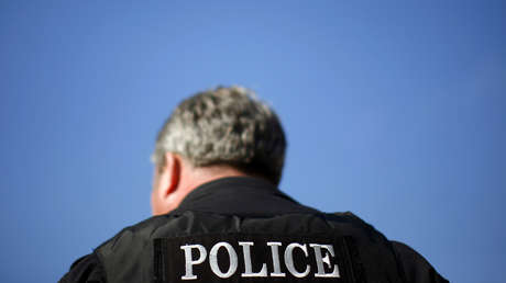 Filman a un policía de EE.UU. inmovilizando a un adolescente sin piernas ni brazos (VIDEO)