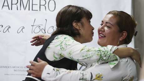 Dos hermanas colombianas separadas por el volcán que arrasó su pueblo se reencuentran 34 años después