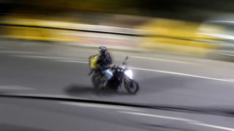 VIDEO: Un guardaespaldas dispara a un falso repartidor de comida que intentó robar a la mujer que escoltaba