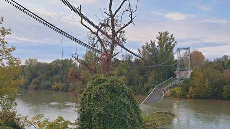 Varios vehículos caen a un río tras el derrumbe de un puente en Francia