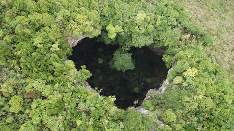 FOTO: Descubren un enorme grupo de 19 socavones en el sur de China