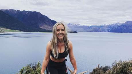 FOTOS: Una cazadora posa semidesnuda con sus 'trofeos' para Instagram y recibe amenazas de muerte