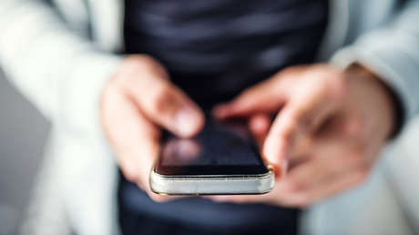 Finge pedir una pizza mientras llama a la Policía para no espantar al agresor de su madre