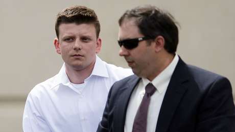 Declaran culpable a un expolicía de EE.UU. por matar a tiros a un afroamericano desarmado