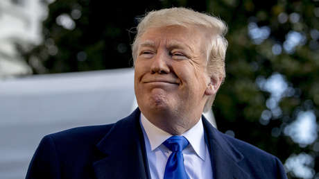 Subastan por precio récord un libro firmado por Trump en 1987 con "una inscripción profética" que se cumplió