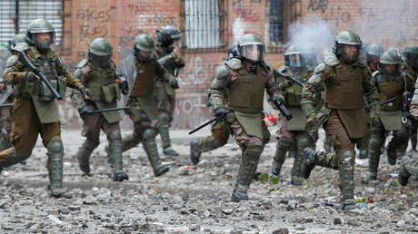 "Nos retiramos": Filtran audio de carabineros en Chile en el que confiesan que están "superados"