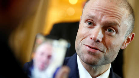 El primer ministro de Malta sopesa renunciar debido a una crisis legal y política por el asesinato de una periodista