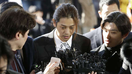 Sentencian a prisión a dos cantantes de K-pop por violar a una joven y compartir videos sexuales en un chat